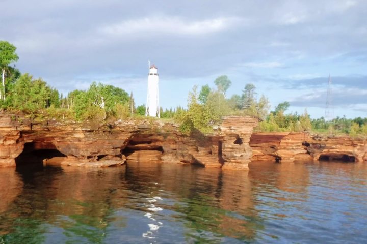 a small boat in a body of water