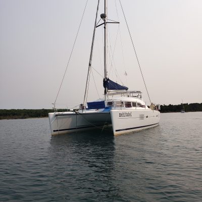 a small boat in a body of water